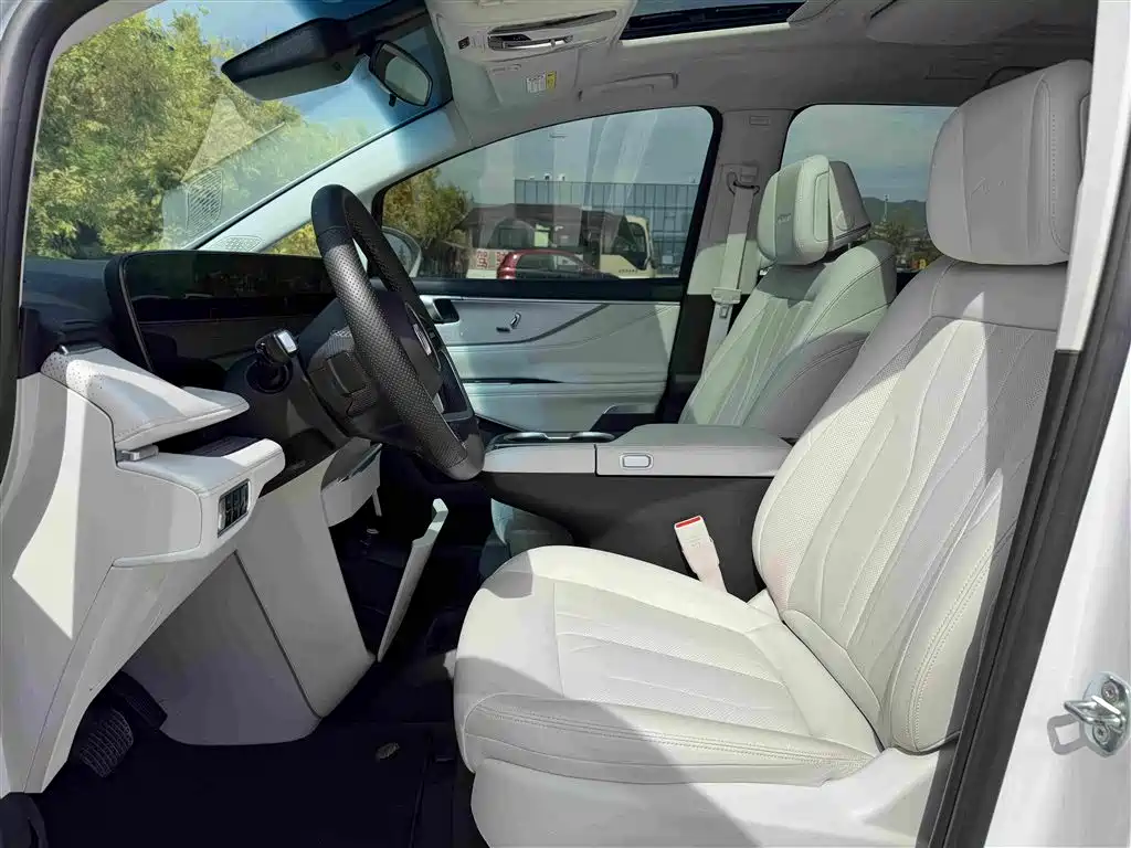 Buick GL8 Hybrid — миниатюра 4