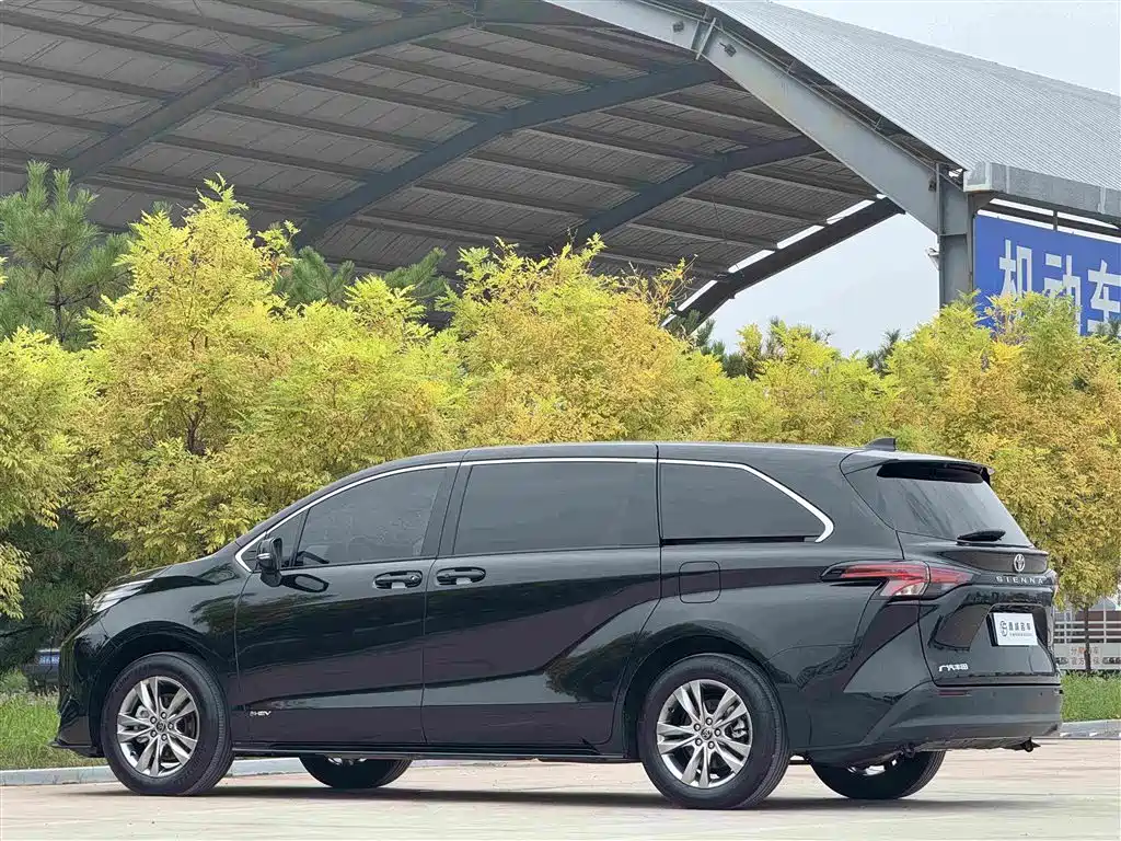 Toyota Sienna — миниатюра 29