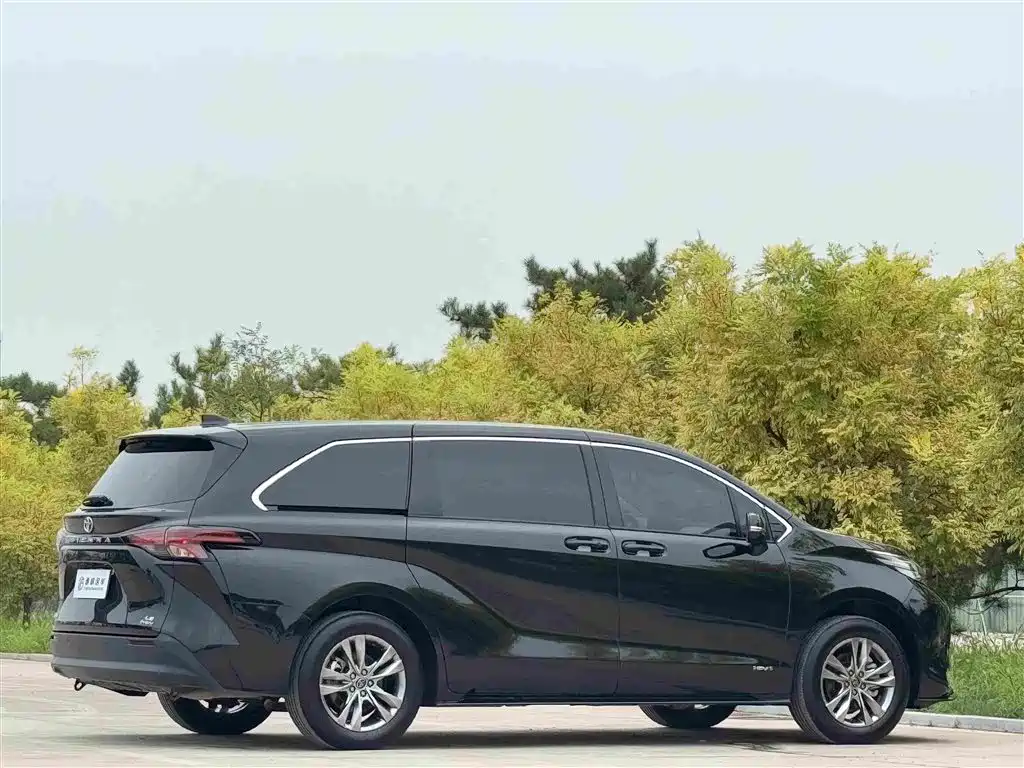 Toyota Sienna — миниатюра 31