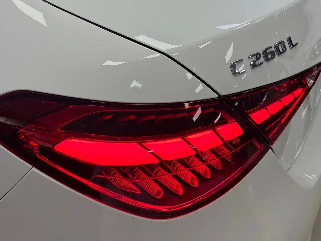Mercedes-Benz C-Class — миниатюра 11