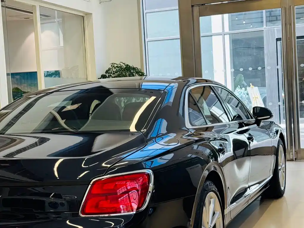 Bentley Flying Spur — миниатюра 3