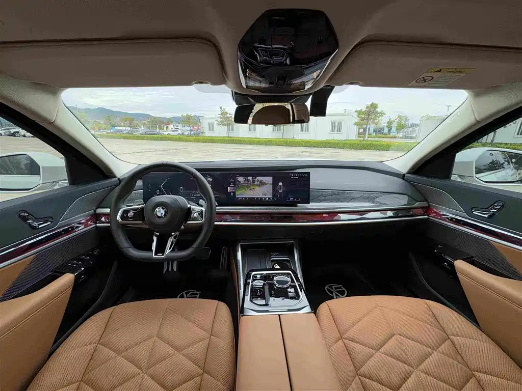 BMW 7 Series — миниатюра 6