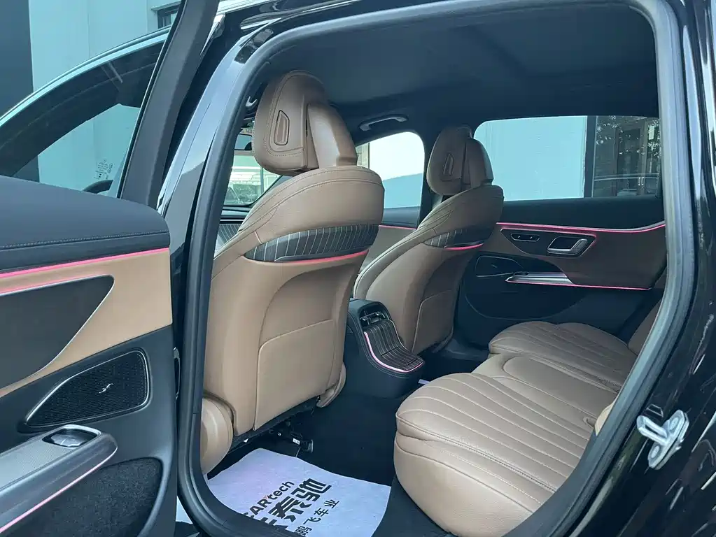 Mercedes-Benz E-Class — миниатюра 14