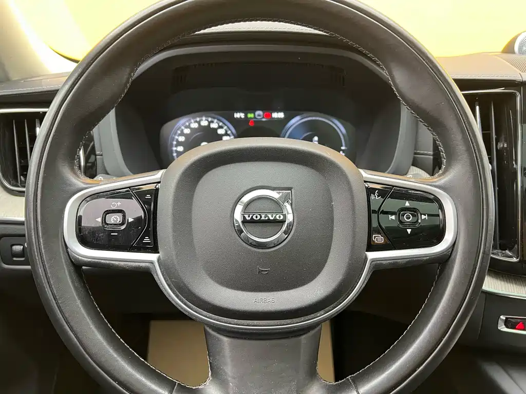 VOLVO XC60 PLUG IN HYBRID