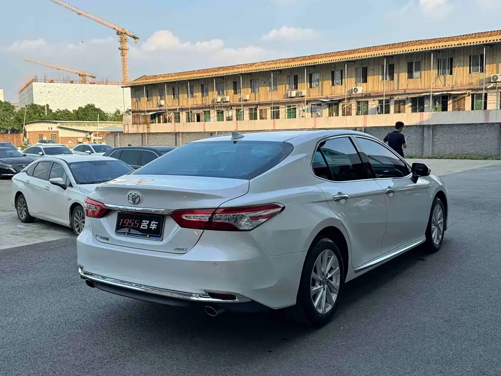 Toyota Camry — миниатюра 9