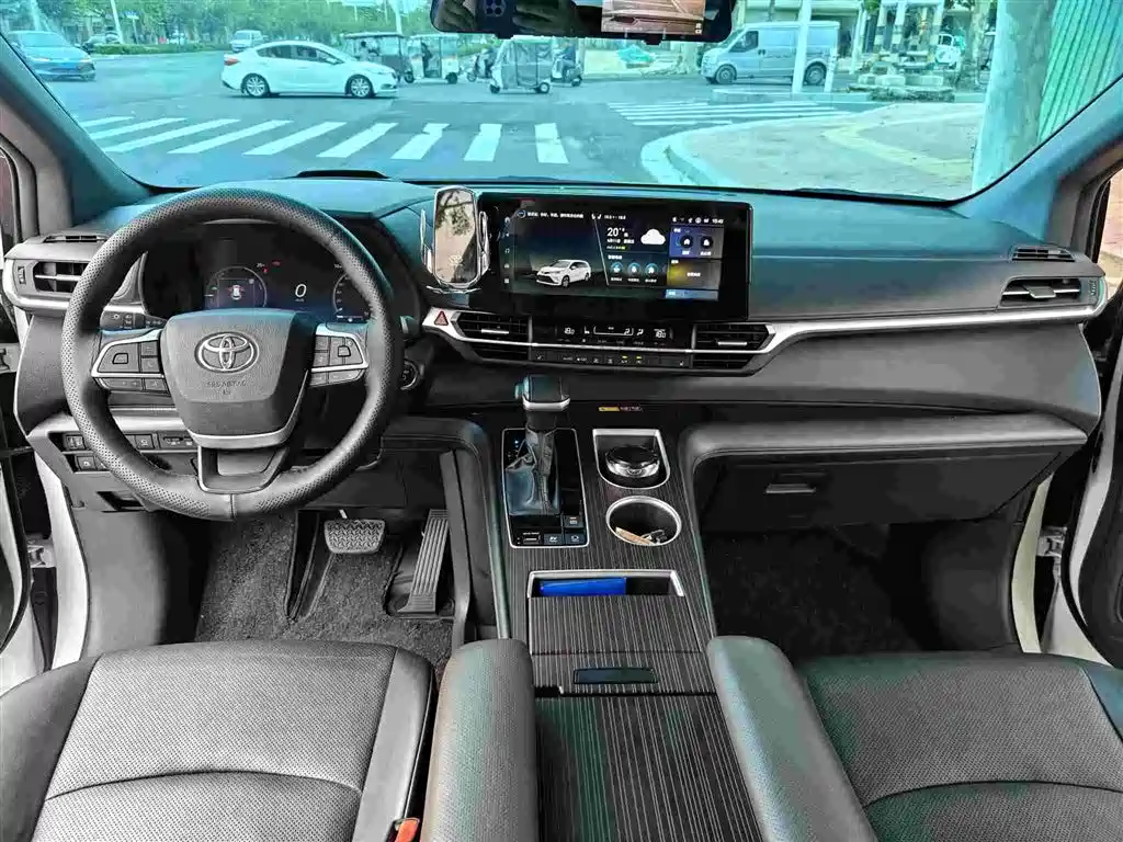 Toyota Granvia — миниатюра 5
