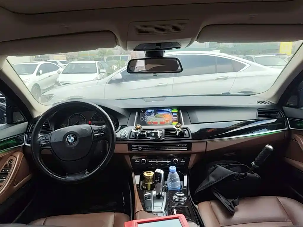 BMW 5 Series — миниатюра 10