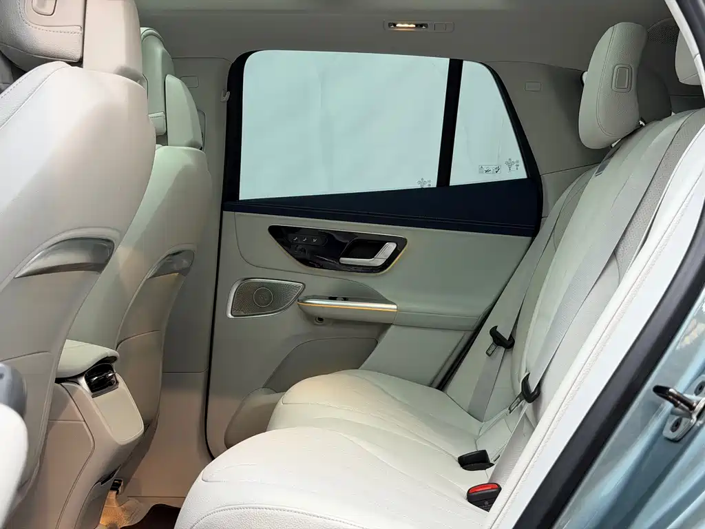 Mercedes-Benz EQE SUV — миниатюра 13