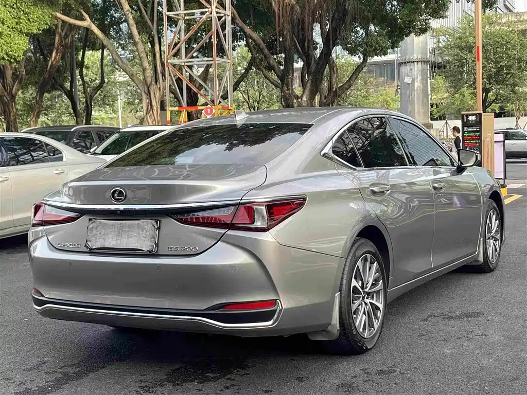 Lexus ES — миниатюра 5