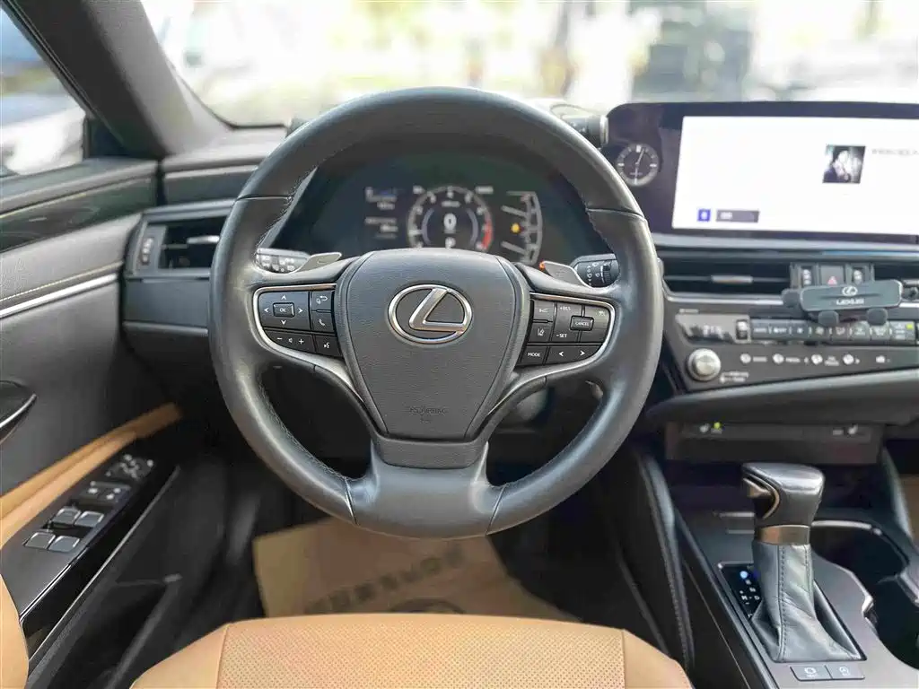 Lexus ES — миниатюра 13