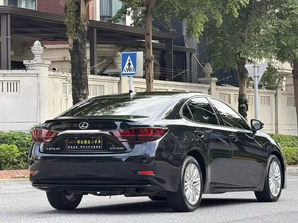 Lexus ES — миниатюра 7