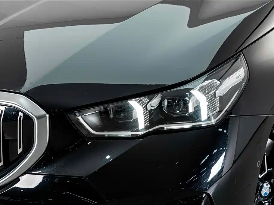 BMW 5 Series — миниатюра 4