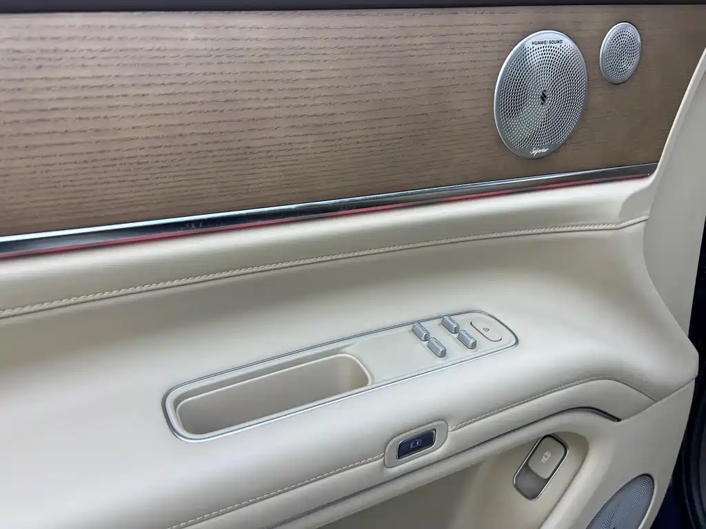 AITO ASK THE WORLD M9