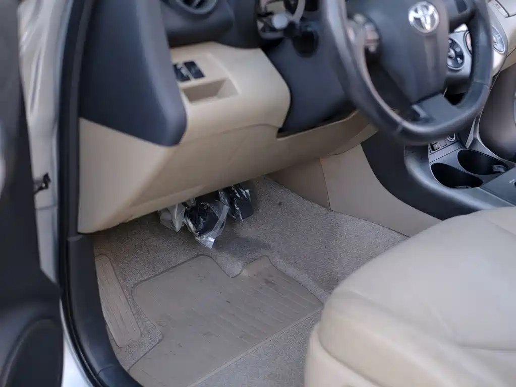 Toyota RAV4 — миниатюра 22