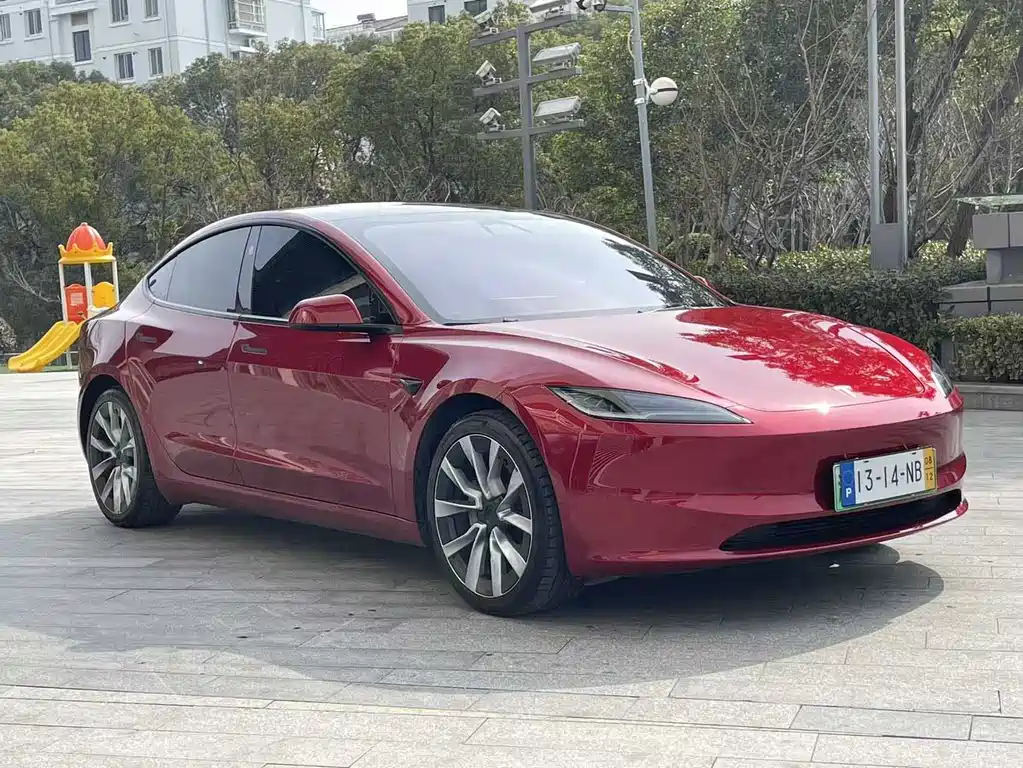 TESLA MODEL 3