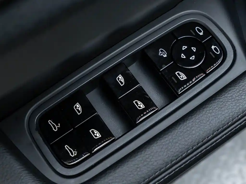 Porsche Cayenne — миниатюра 25