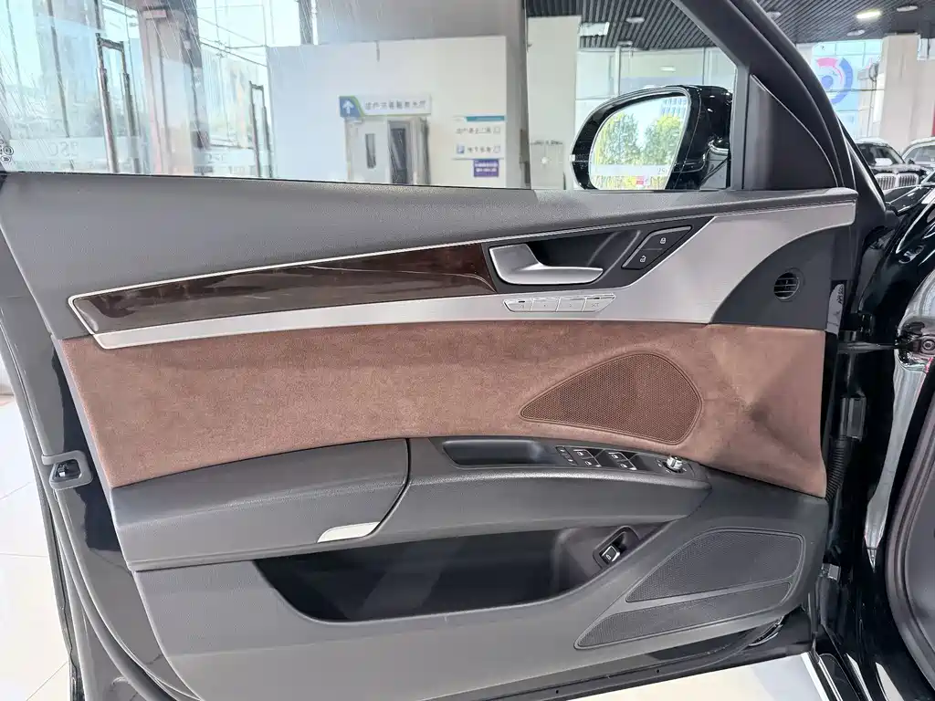 Audi A8 — миниатюра 10