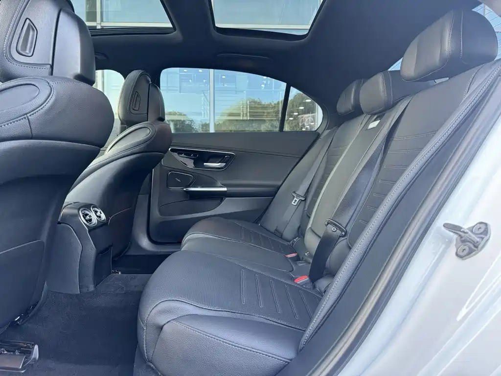 Mercedes-Benz C-Class — миниатюра 11