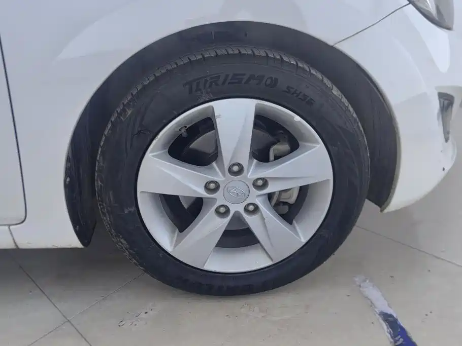 Hyundai Elantra Langdong — миниатюра 6