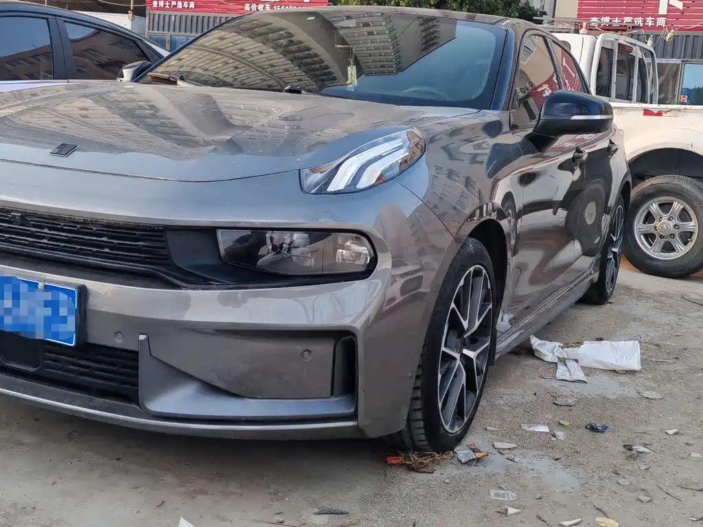 Lynk & Co 03