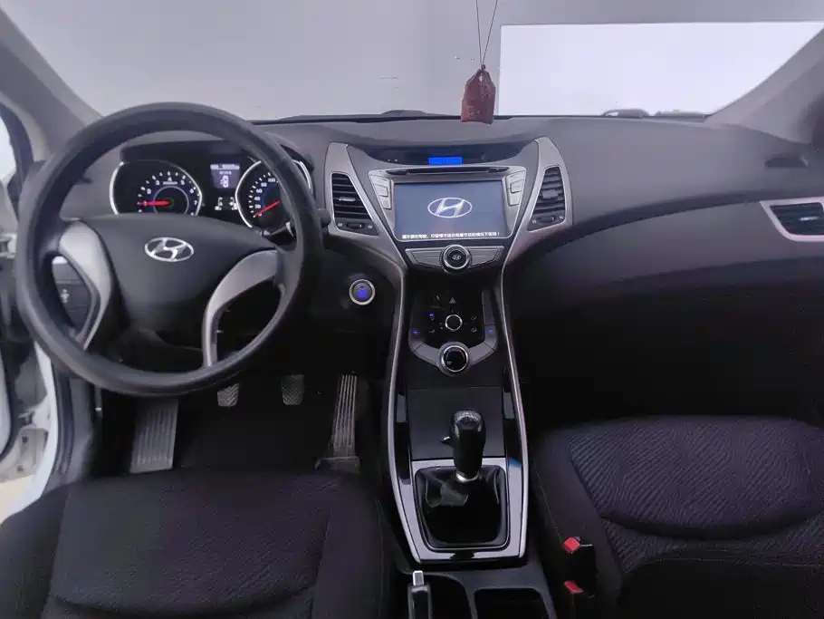 Hyundai Elantra Langdong — миниатюра 12