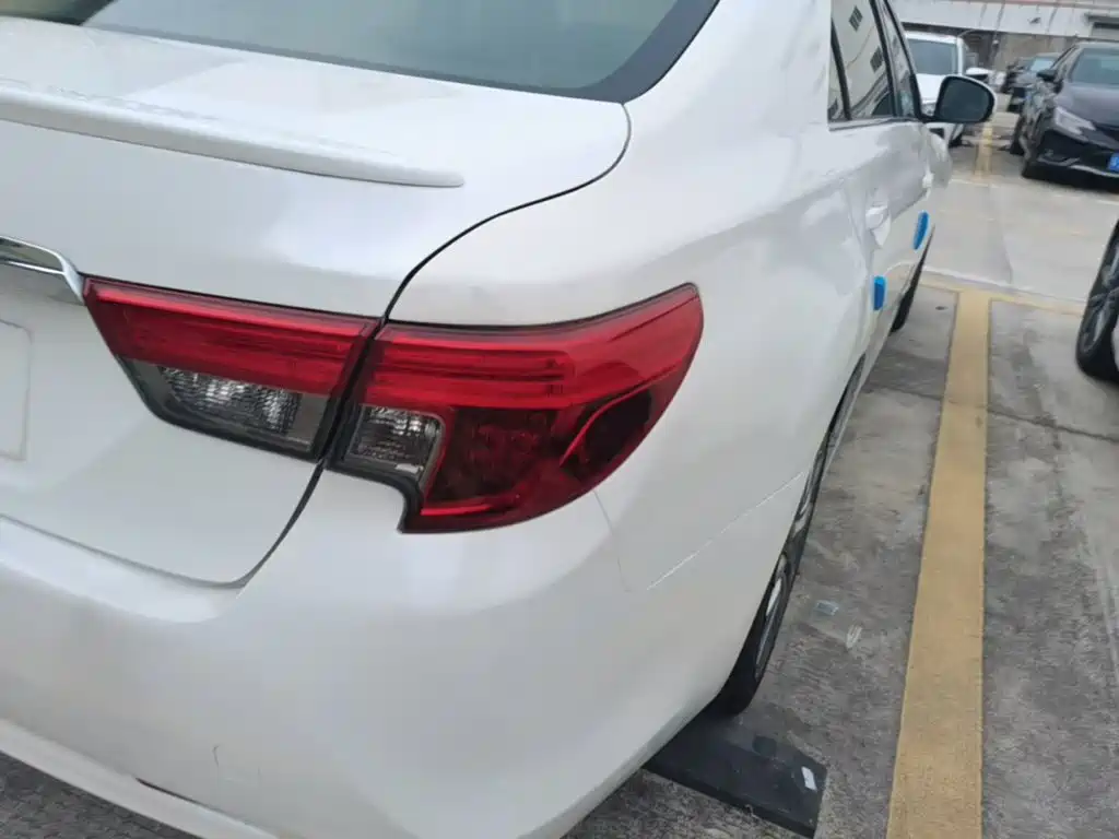 Toyota Reiz — миниатюра 8
