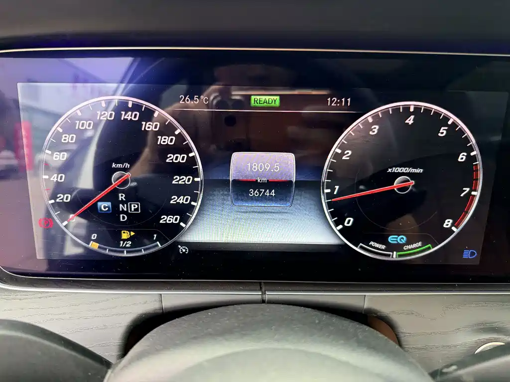 Mercedes-Benz E-Class — миниатюра 7
