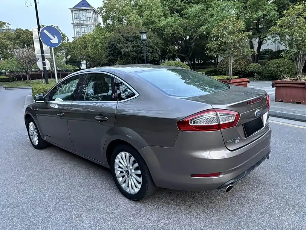 Ford Mondeo Zhisheng — миниатюра 7