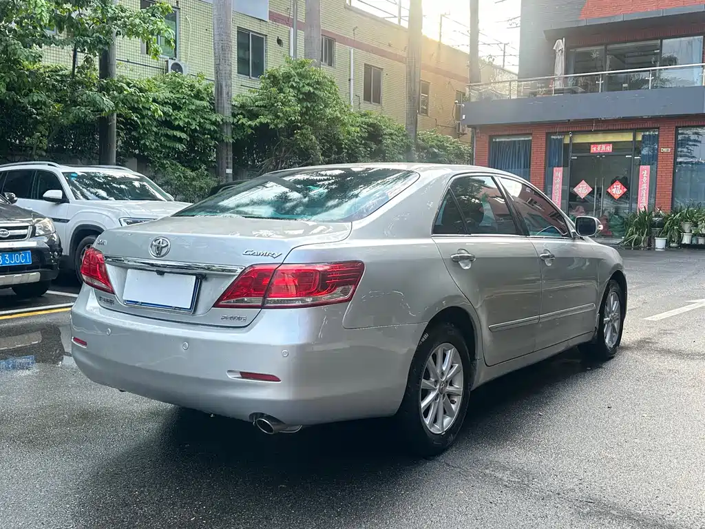 Toyota Camry — миниатюра 6