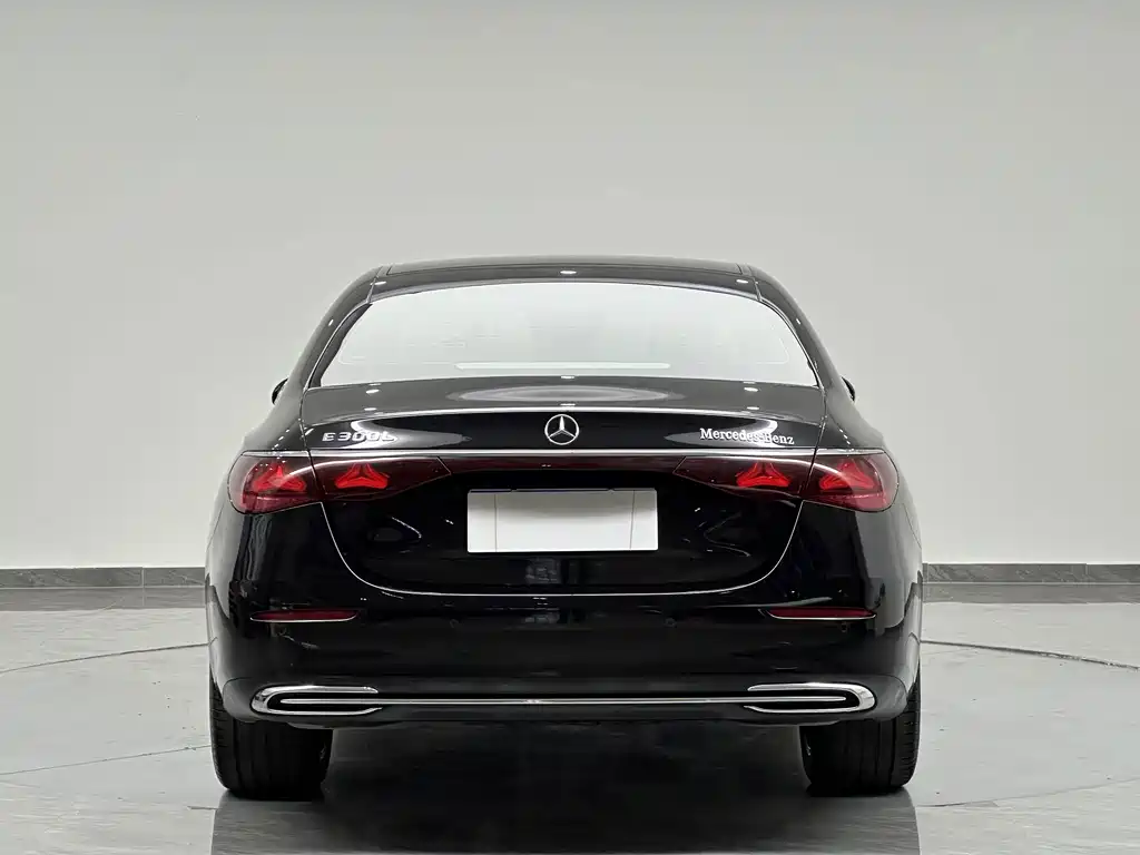 Mercedes-Benz E-Class — миниатюра 8