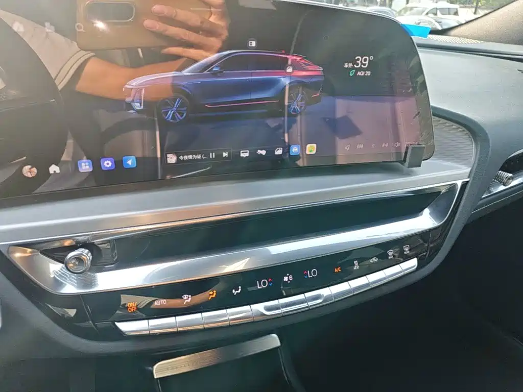 Cadillac Lyriq — миниатюра 13