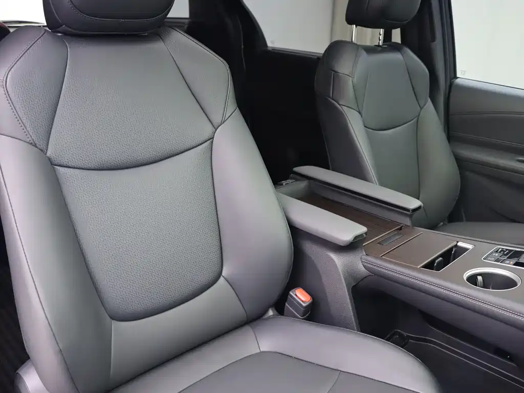 Toyota Granvia — миниатюра 10