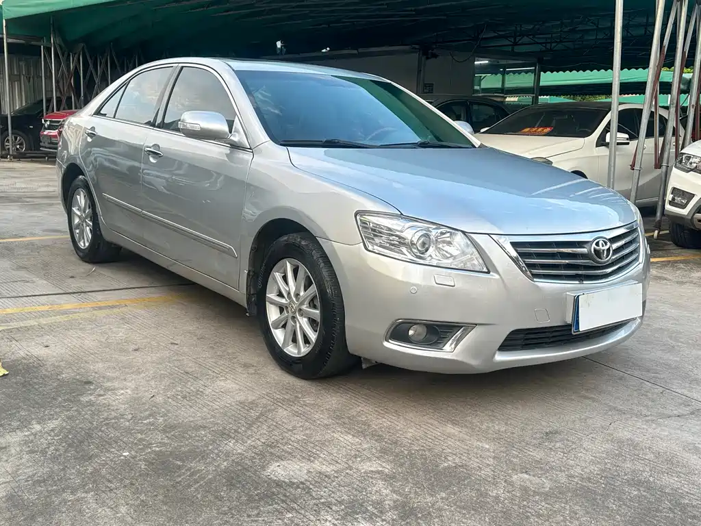Toyota Camry — миниатюра 3