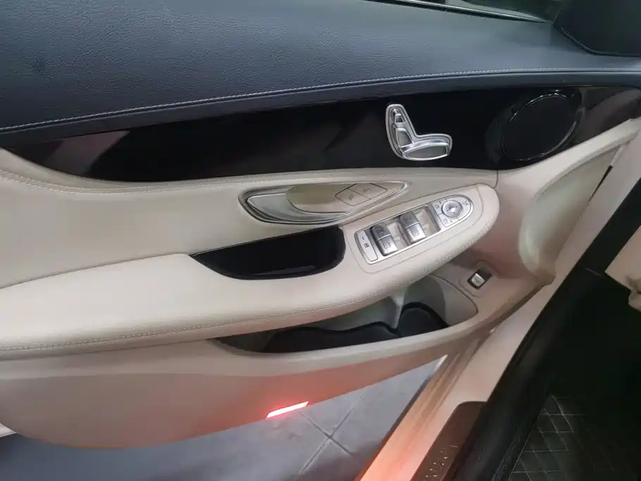 Mercedes-Benz C-Class — миниатюра 7