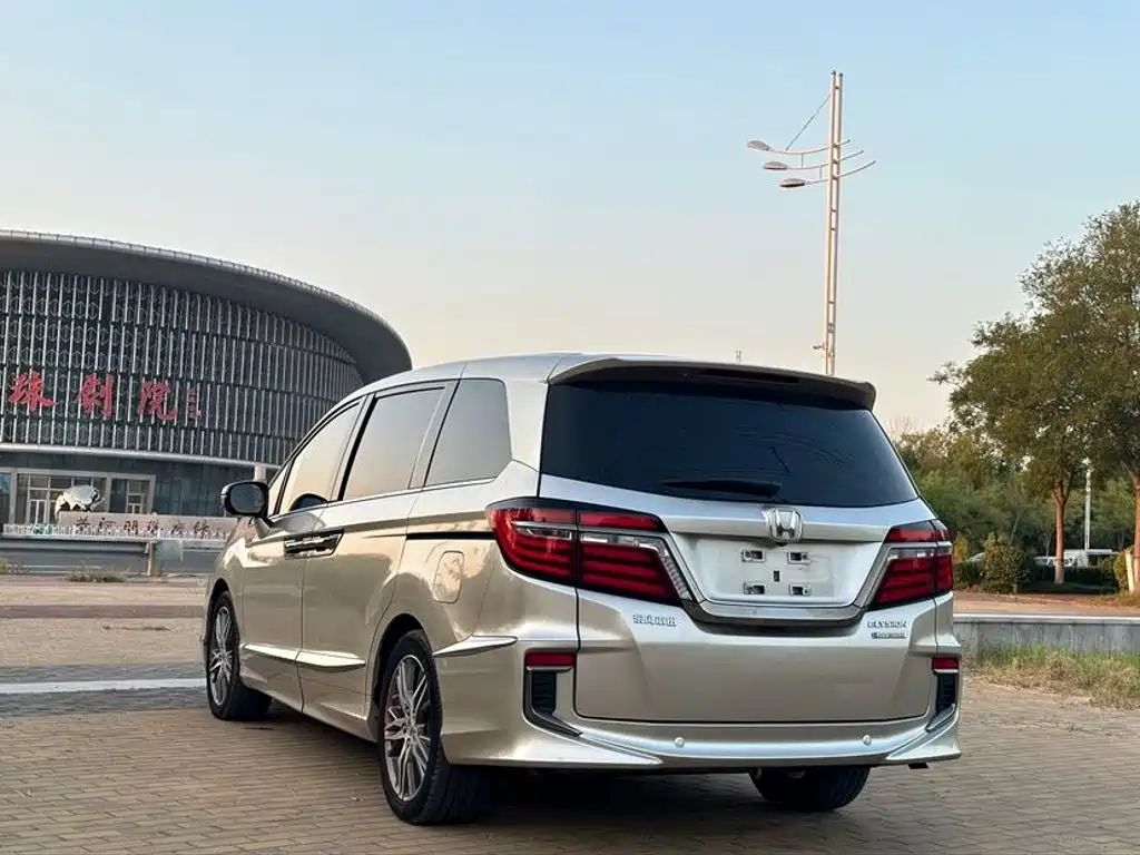 Honda Elysion — миниатюра 6