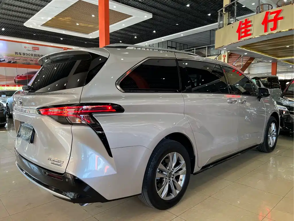 Toyota Sienna — миниатюра 4