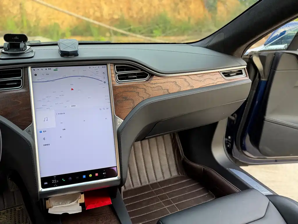 Tesla Model S — миниатюра 21