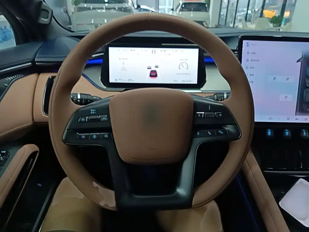 BYD L EV — миниатюра 11