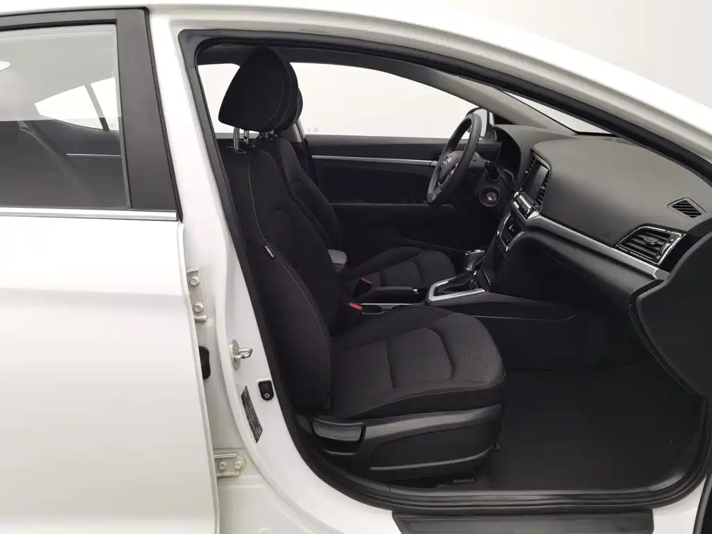 Hyundai Elantra — миниатюра 23