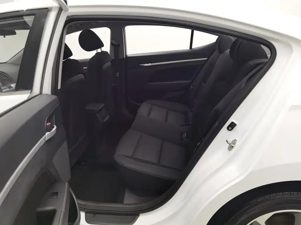 Hyundai Elantra — миниатюра 15