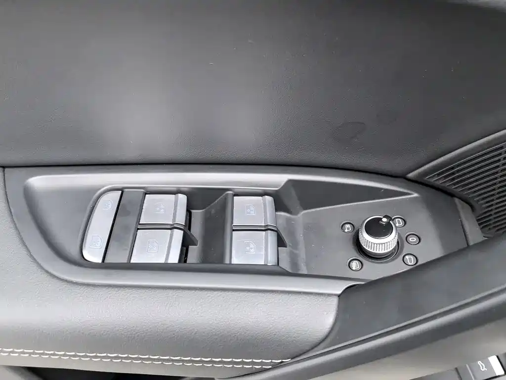 Audi Q5L — миниатюра 9