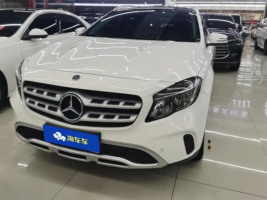 MERCEDES-BENZ GLA
