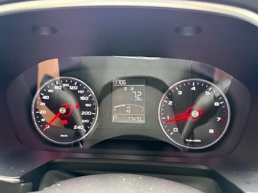 Roewe RX5 — миниатюра 10