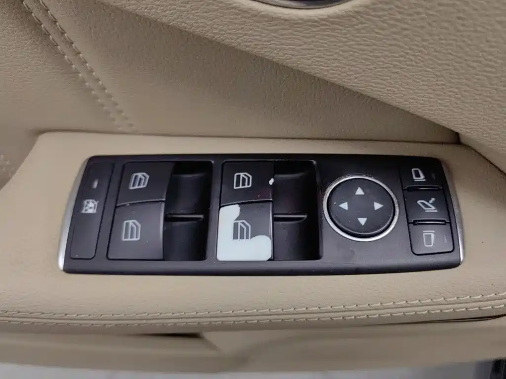 Mercedes-Benz E-Class — миниатюра 9