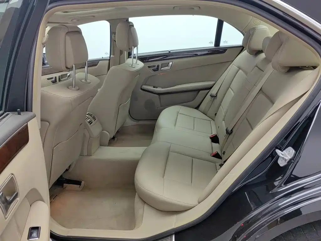 Mercedes-Benz E-Class — миниатюра 15