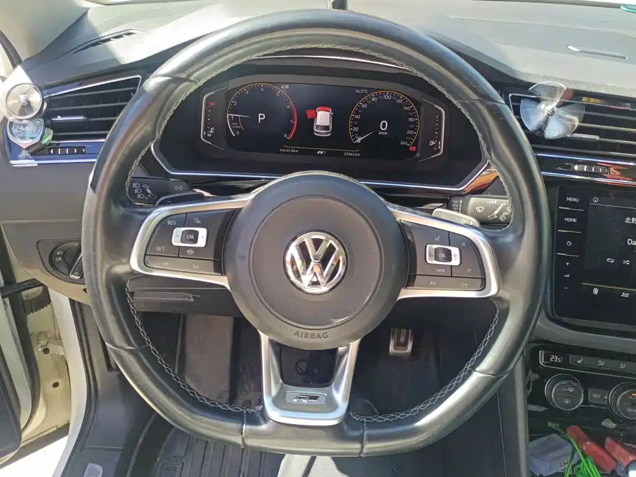 Volkswagen Tiguan L — миниатюра 15