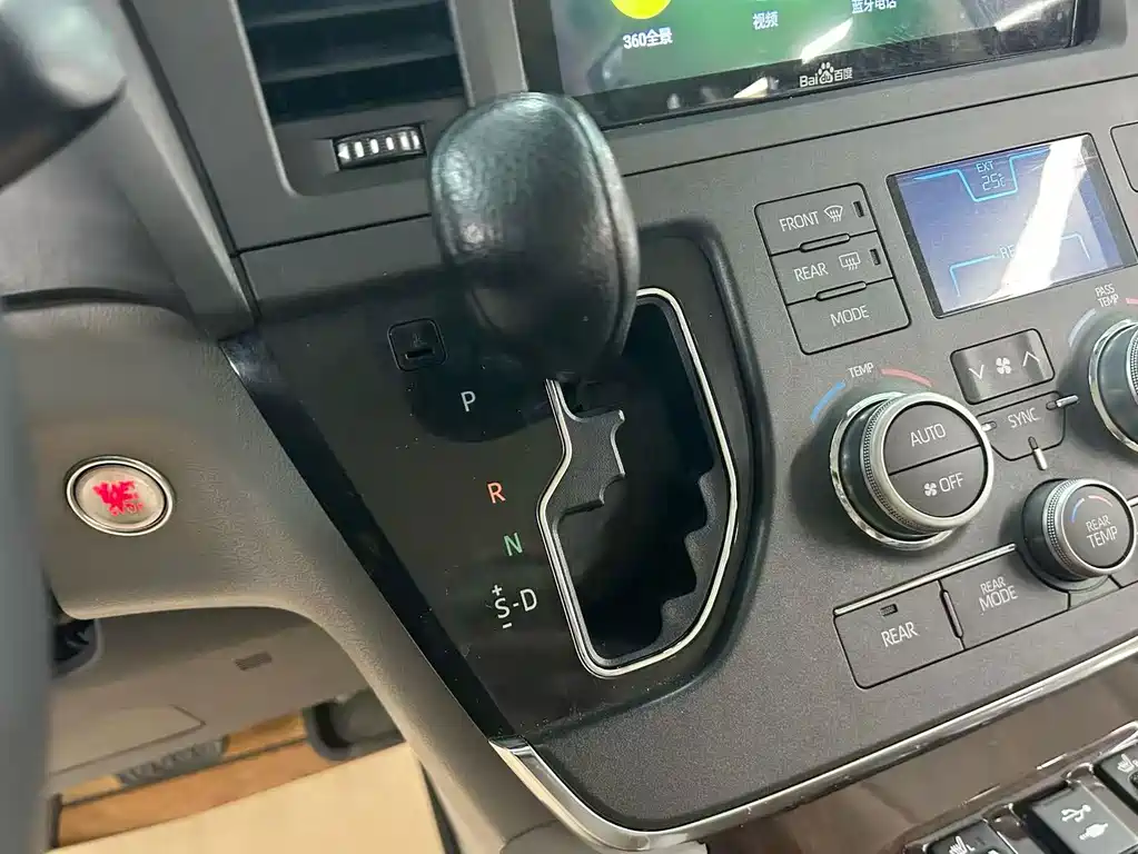 Toyota Sienna — миниатюра 13