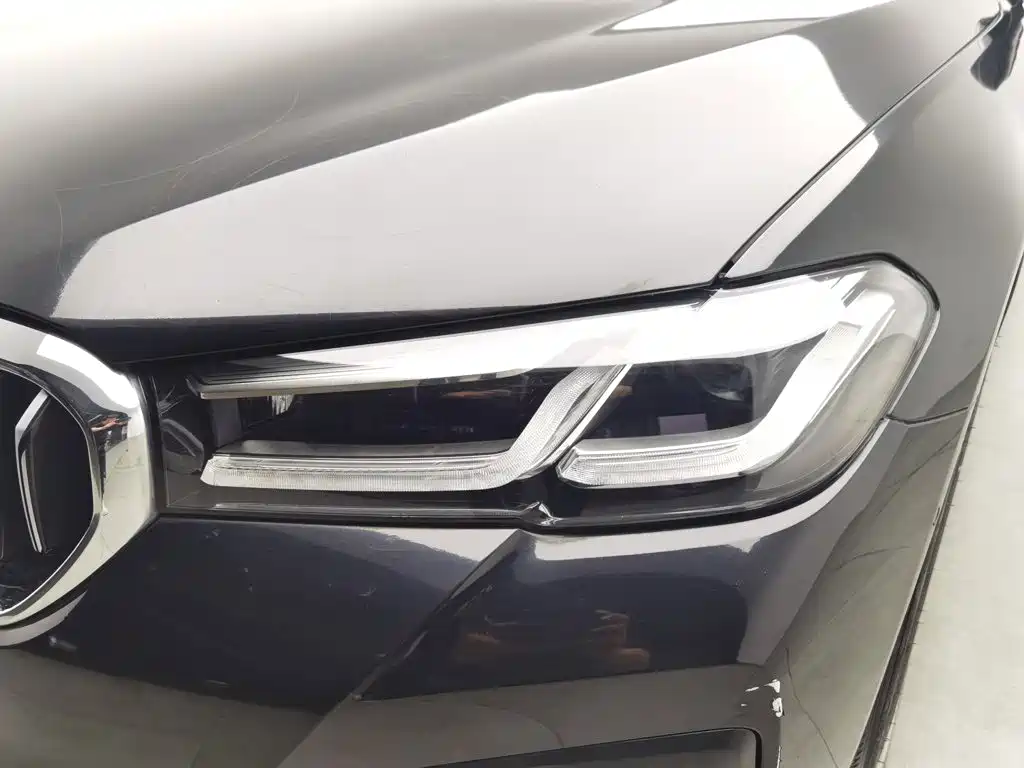 BMW 5 Series — миниатюра 7