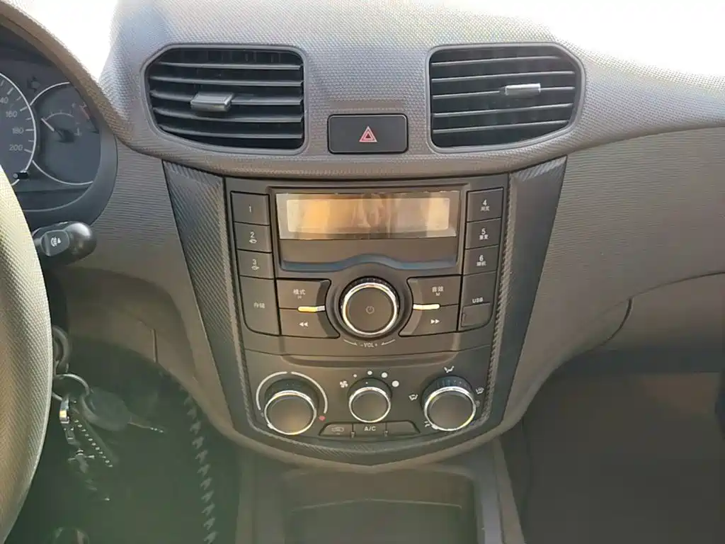 Wuling Hongguang — миниатюра 13