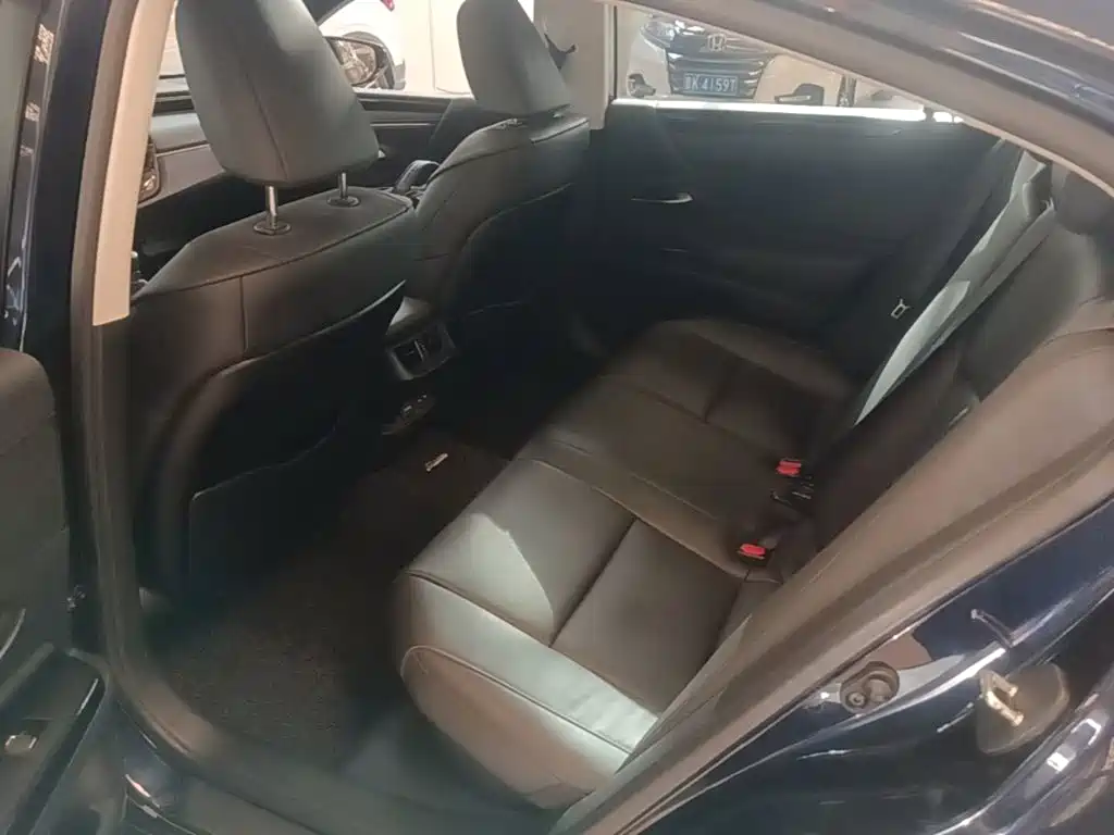 Lexus ES — миниатюра 17